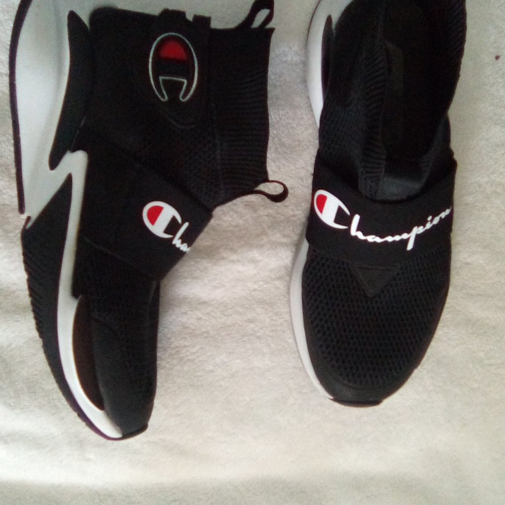 CHAMPION SNEAKERS SIZE 9 MENS USED